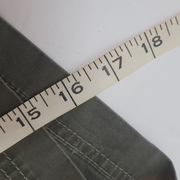 Eddie Bauer Mercer Fit Womens Shorts Olive Green Size 8 Cotton Buttons Pockets - Picture 11 of 12